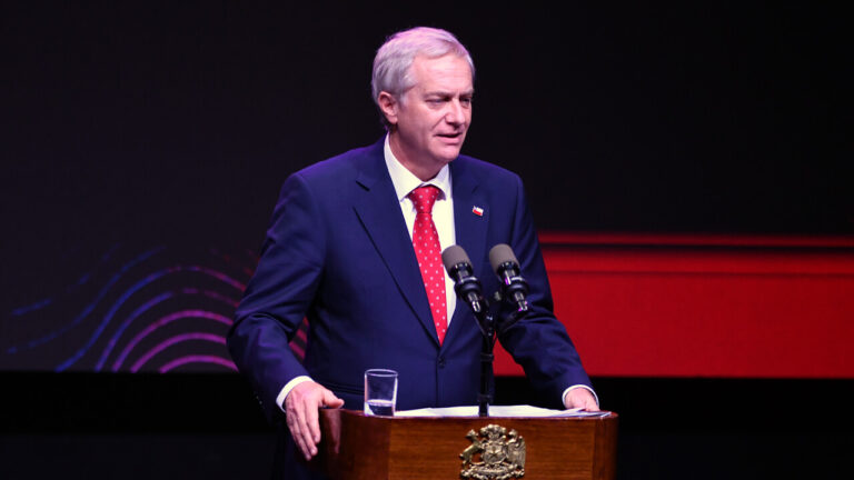 Encuesta Criteria: Aprobación del presidente Kast llega a 40