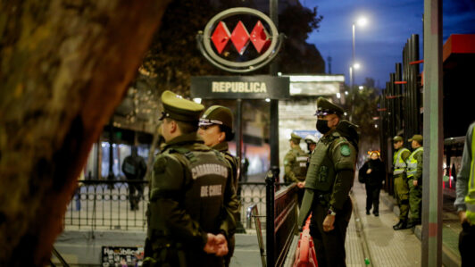 Nuevo copamiento policial en estaciones de Línea 1 y alrededores: Carabineros fiscalizan entre Baquedano y Estación Central