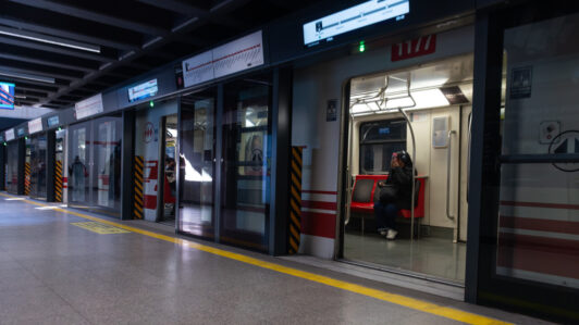 Metro concreta instalación de puertas de andén en San Pablo: Se proyecta sumar otras cinco estaciones para fines de 2026