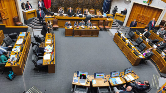 Avanza en el Senado proyecto que autoriza aumentar el endeudamiento fiscal en US$ 6.200 millones