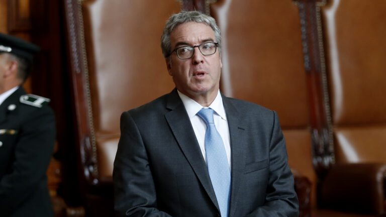 Fiscalía abre investigación contra embajador Gabriel Zaliasnik: Había sido designado por el Presidente Kast hace 5 días
