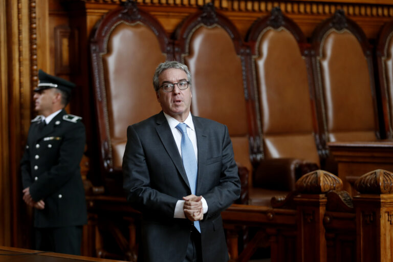 Gobierno monitorea investigación a Zaliasnik por supuestos vínculos con Hermosilla, pero descarta suspender su nombramiento como embajador
