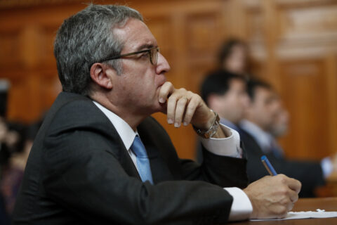 Frente Amplio exige suspensión del nombramiento de Zaliasnik como embajador en Israel tras apertura de investigación por chats con Hermosilla
