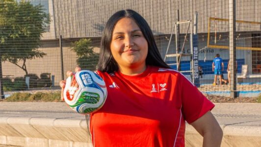 Mundial 2026: La historia de Javiera Andrare, la estudiante de la U. de Chile que participará como voluntaria