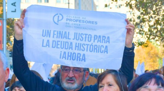 Justicia ordena al Mineduc responder solicitud de pago de profesor jubilado por motivo de 