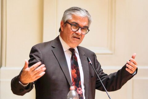 Marcel arremete contra proyecto de reconstrucción y acusa 