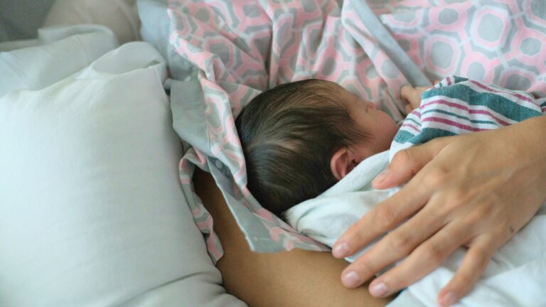 Postnatal masculino y corresponsabilidad: Las empresas que amplían el beneficio más allá del mínimo legal