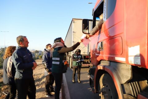 SAG realizó fiscalización simultánea en tres regiones por mosca de la fruta: Se controlaron más de 145 camiones de carga/Ministerio de Agricultura