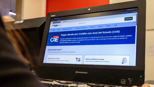 Bancada del Frente Amplio oficia a la Tesorería tras denuncias de deudores del CAE sobre vaciamiento de cuentas bancarias