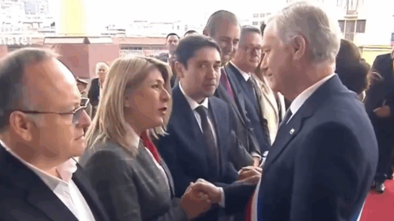 “Chile necesita menos trincheras”: ¿Qué dice la carta que Zandra Parisi le entregó a Kast antes de su Cuenta Pública?