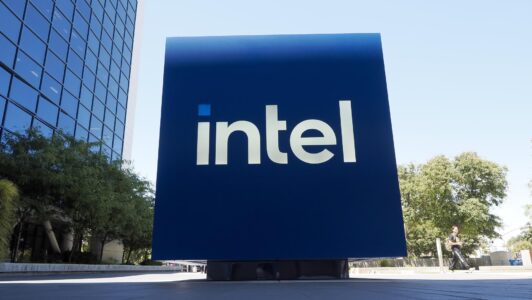 Acciones de Intel se disparan hasta 12% y marcan un máximo histórico tras anuncio de Trump sobre acuerdo con Apple