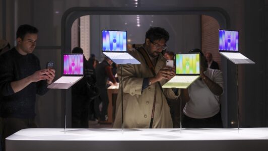 Apple sube hasta US$ 200 los precios de sus productos por la escasez global de chips de memoria
