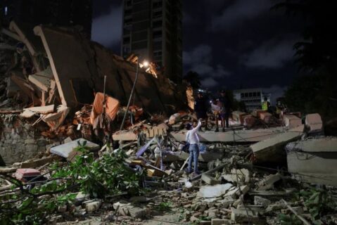 EE.UU. enviará equipos de búsqueda y rescate y suministros de emergencia a Venezuela, dicen funcionarios