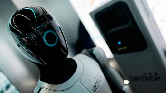 China planea invertir US$ 295.000 millones en centros de datos de IA para superar a EE.UU. y excluir a NVIDIA y AMD