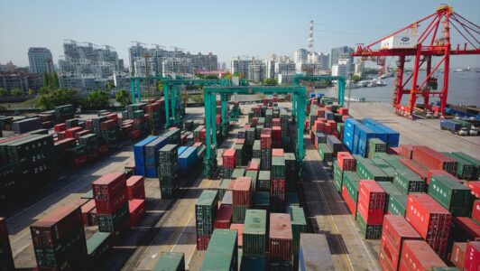 China rechaza acusaciones de trabajo forzoso y llama a resolver disputas comerciales con EE.UU.: “El trabajo forzoso no existe en China”