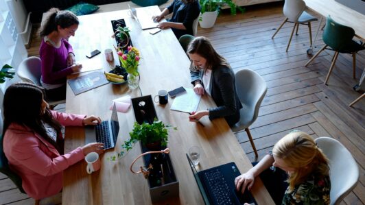 Startup Challenge 2026: Abren postulaciones para soluciones tecnológicas en centros comerciales de Latinoamérica