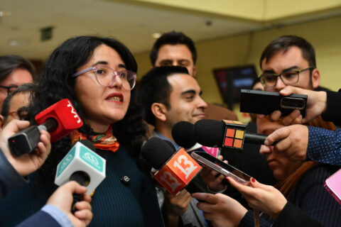 Jefa de bancada del PC califica con un 4 la Cuenta Pública de Kast: 