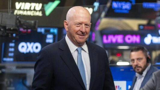 CEO de Goldman Sachs ve más apetito por riesgo que temor en Wall Street pese a la inflación y los conflictos geopolíticos