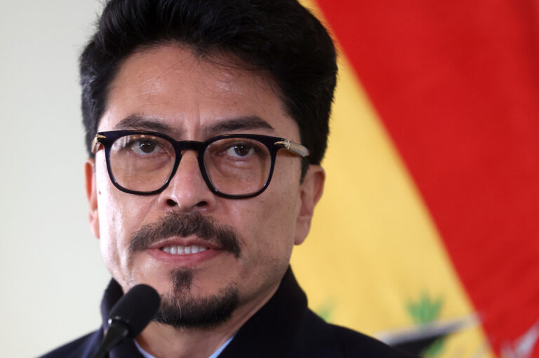 Gobierno boliviano buscará reponer embajadores con Colombia tras elecciones presidenciales