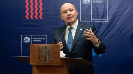 Hacienda fija trayectoria fiscal hasta 2030: Déficit estructural bajará de 2,6% a 1,5% del PIB con límite de deuda en 45% del PIB