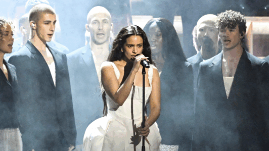Rosalía aborda emergencia familiar que provocó la suspensión de conciertos en Florida durante su gira “Lux Tour”