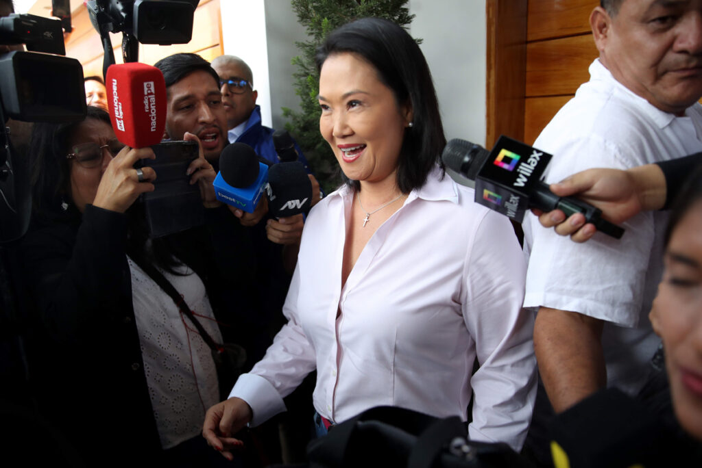 Elecciones en Perú: Keiko Fujimori amplía su ventaja a 28.500 votos y está a un paso de ser presidenta