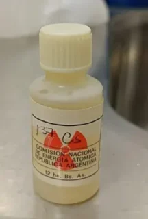 Una botella con cesio-137 similar a la sustraída en Rosario. Autoridad Regulatoria Nuclear de Argentina