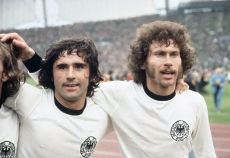 Gerd Müller (izquierda) celebra el título en la Copa del Mundo de 1974. Allsport/Getty Images
