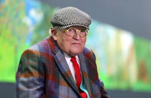 Muere a los 88 años David Hockney, célebre artista británico y referente del pop art