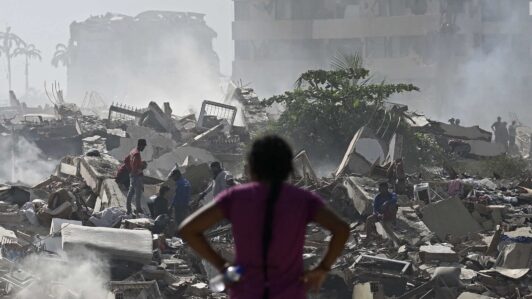Venezuela: ONGs instan a la liberación de presos políticos mientras los supervivientes del terremoto intentan contactar con sus familiares