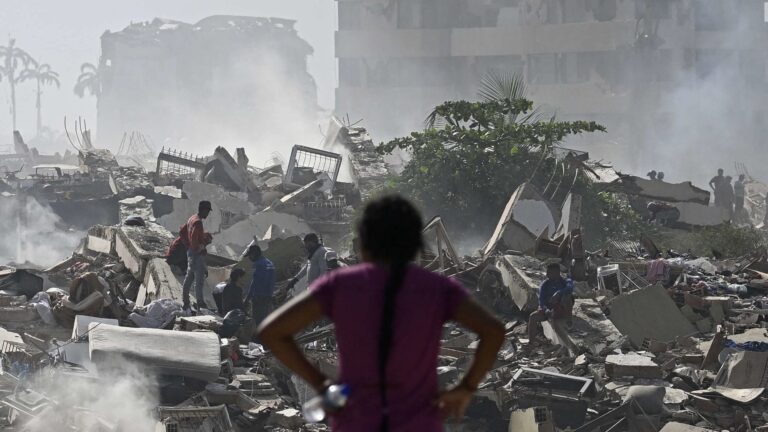 Venezuela: ONGs instan a la liberación de presos políticos mientras los supervivientes del terremoto intentan contactar con sus familiares