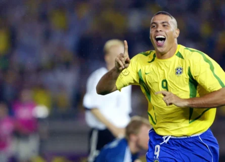 Ronaldo celebra un gol ante Alemania en la final del Mundial 2002. Pedro Ugart/AFP vía Getty Images