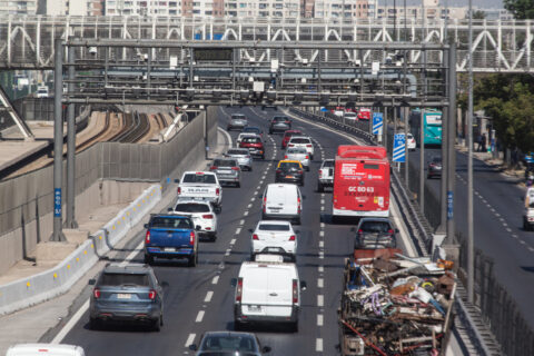 Tarifas del TAG podrían bajar: Gobierno negocia con autopistas urbanas en medio de alza de morosidad
