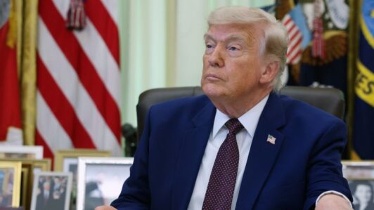 Conflicto en Medio Oriente: Cámara de Representantes aprueba resolución para limitar los poderes de guerra de Trump