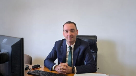Justicia argentina cita a declarar al hermano de Manuel Adorni, jefe de Gabinete de Javier Milei
