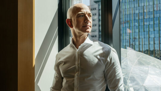 Jeff Bezos lanza Prometheus, su apuesta de inteligencia artificial para construir objetos físicos complejos