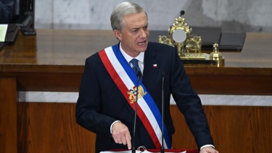 Kast afirma que hay 389 proyectos por US$ 89.000 millones esperando luz verde y que mayo fue el mes con mayor inversión aprobada con US$ 13.900 millones