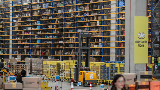Mercado Libre inaugura sus mayores oficinas en Chile: 6.000 m2 en el Costanera Center