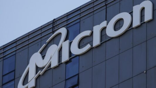 Micron cuadruplica sus ingresos en un año y proyecta US$ 50.000 millones para el próximo trimestre gracias al boom de la IA