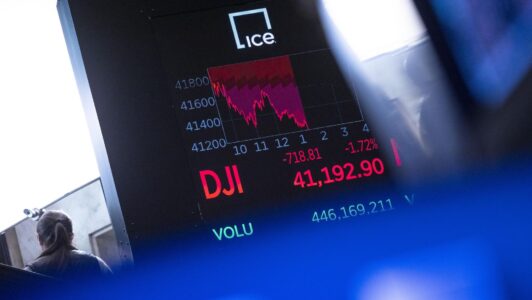 Negra jornada para Wall Street: NASDAQ se hunde 4,18%, S&P 500 2,64% y Dow Jones 1,35% tras posibilidad de que la FED no recorte las tasas de interés