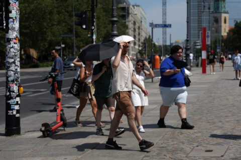 Ola de calor récord golpea Europa con temperaturas sobre 40°C y decenas de muertos