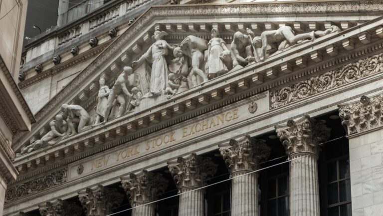 Salidas a la bolsa en EE.UU. alcanzan un récord de US$ 251.000 millones en el primer semestre de 2026