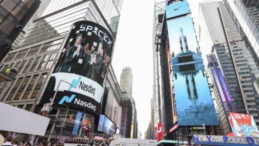 SpaceX cierra su primer día en Wall Street con un alza de casi 20% en sus acciones