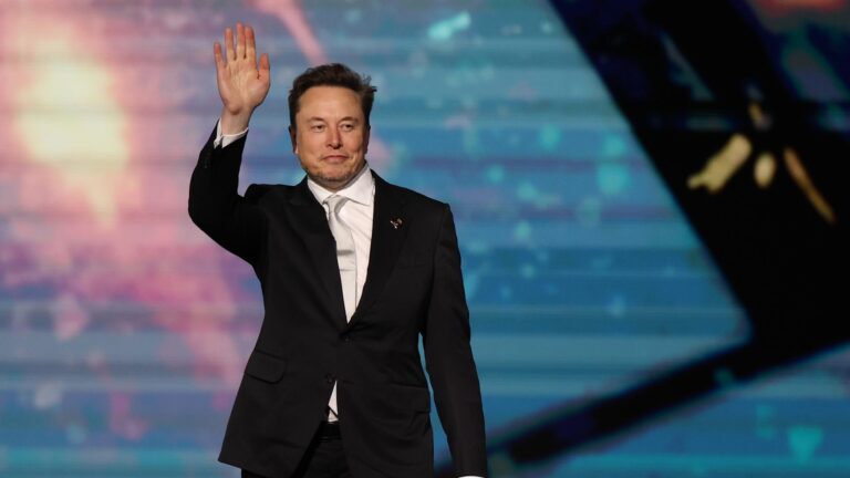 SpaceX dispara la fortuna de Elon Musk y lo convierte en el primer billonario de la historia