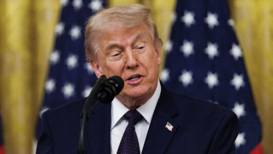 Chile quedaría sujeto con 12,5%: Trump propone nuevos aranceles para países con prácticas comerciales vinculadas al trabajo forzoso