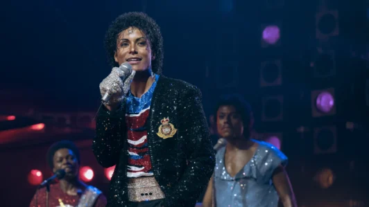 La película de Michael Jackson hace historia: “Michael” es la primera biopic en superar los US$1.000 millones en taquilla