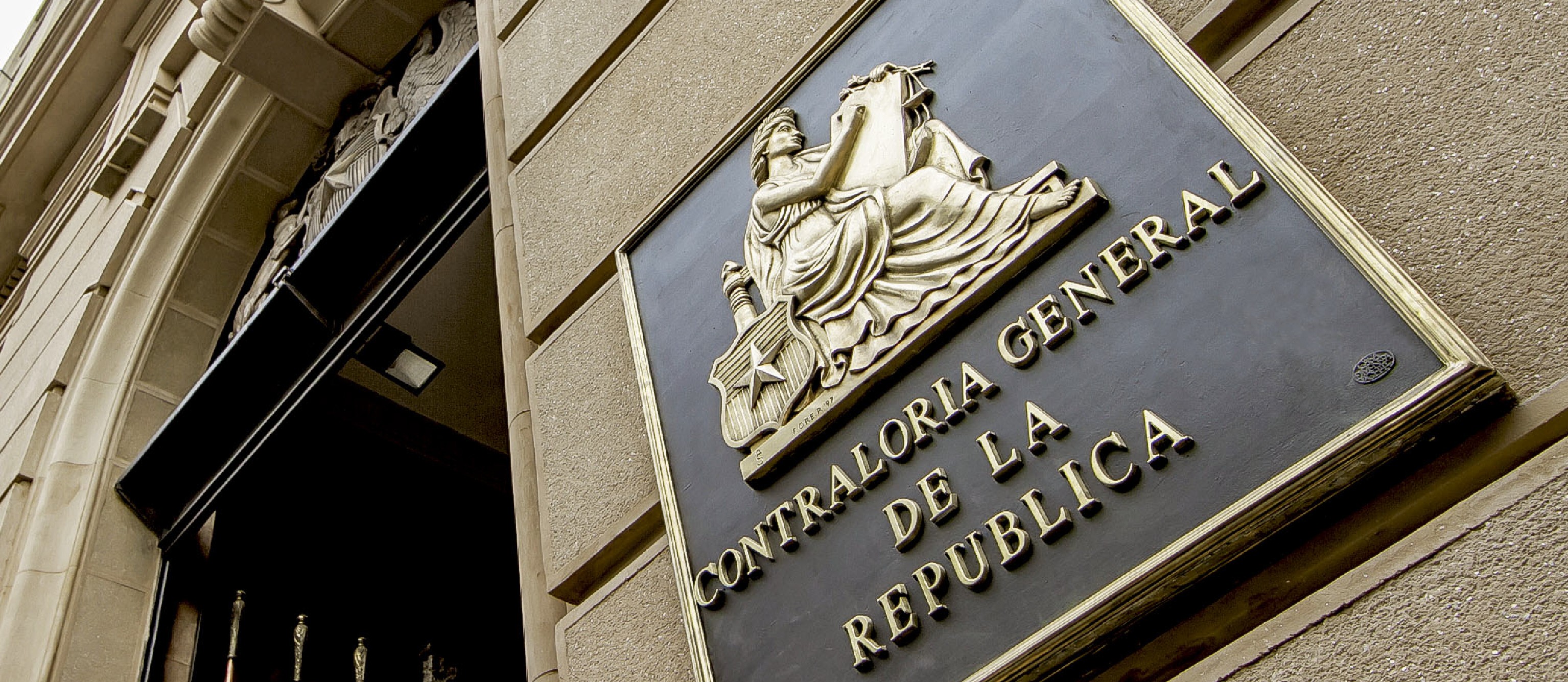 Por incumplir requerimientos de información: Contraloría suspende de sus funciones a la directora jurídica de la Municipalidad de Valparaíso