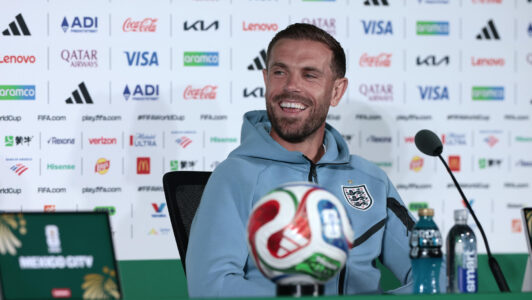 Mundial 2026: Insólita caída de Henderson en medio de celebración de Inglaterra lo mantiene hospitalizado
