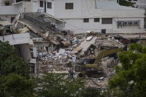 Aumentan a 4.930 los muertos por los terremotos en Venezuela