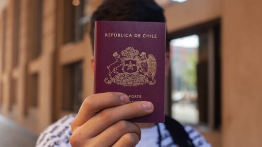 Estudio internacional destaca al pasaporte chileno como el más poderoso de Latinoamérica